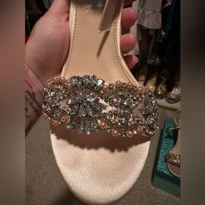 GORGEOUS Betsy Johnson champagne satin stilettos